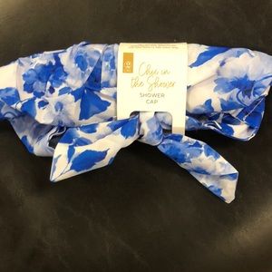 🎉 NWT 2 Chic floral shower cap